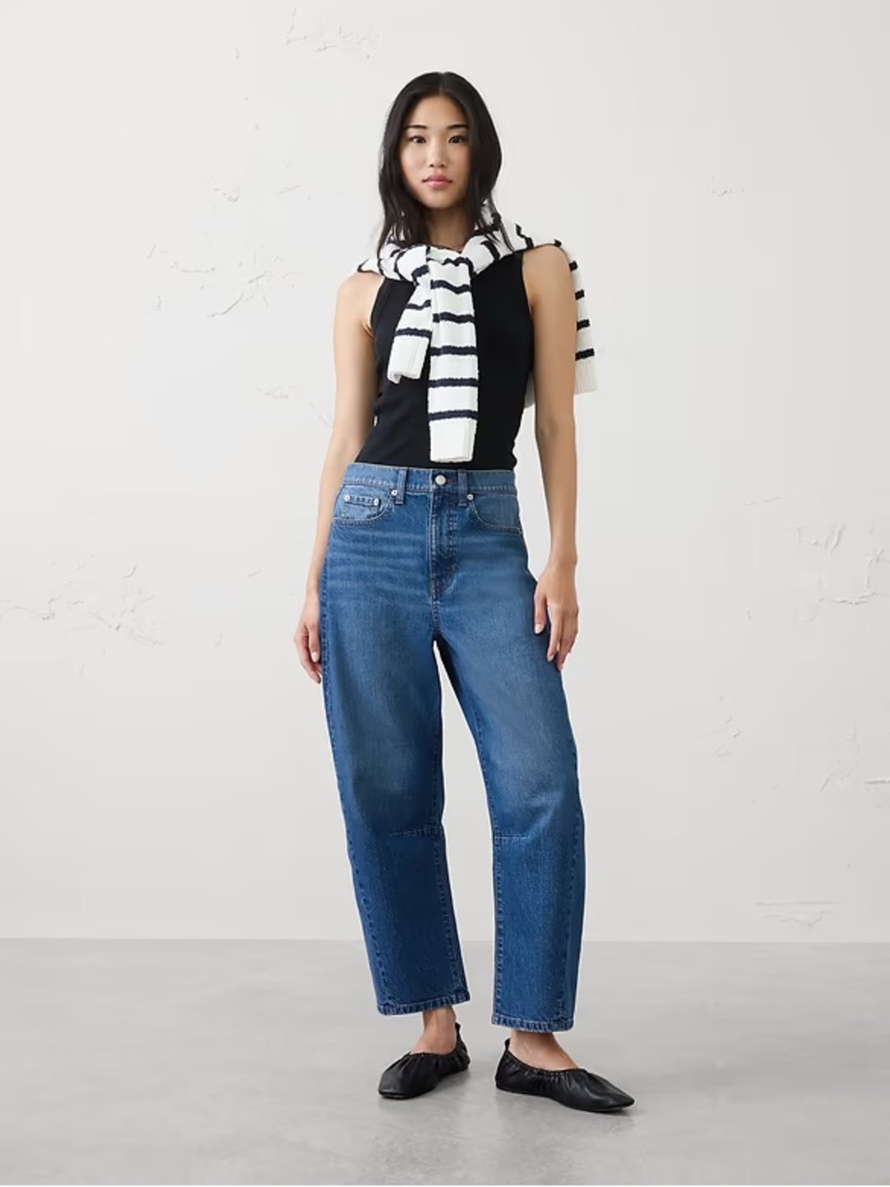 NWT Banana Republic Barrel Leg Mid-Rise Dark Wash Jean